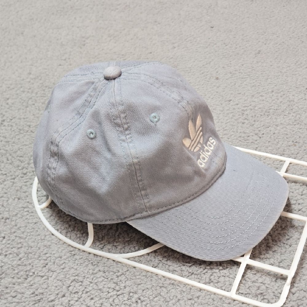 Adidas Light Gray Cap with Logo - Picture 4 of 8